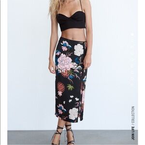 Zara printed skirt bloggers fav